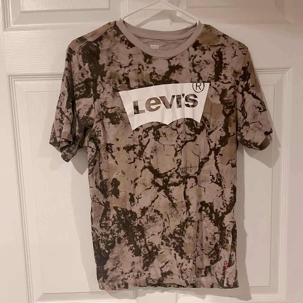 Levi’s t shirt